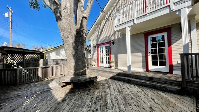 Building Photo - 1737 Chorro St
