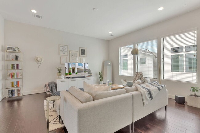 Building Photo - Stunning Home near Downtown Houston