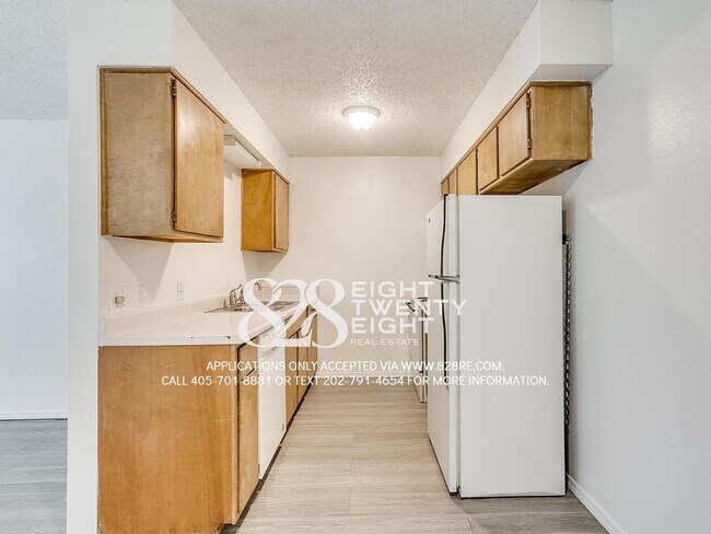 Building Photo - AVAILABLE NOW! 2 bed/1 bath Apartment at W...