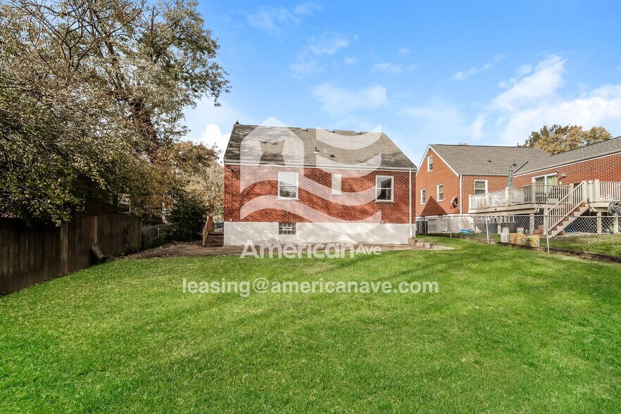 Building Photo - 8250 Royal Heights Dr