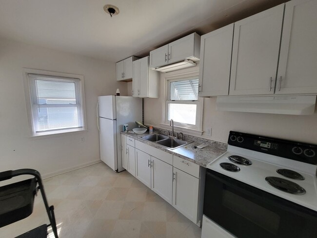 Building Photo - 3 Bedroom Single Family home for Rent