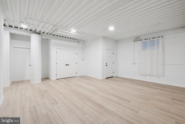 Building Photo - 1116 N Bodine St