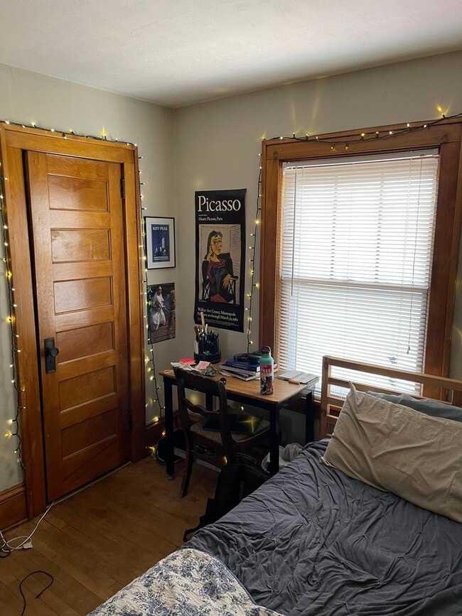 Building Photo - 5-Bedroom House Close to U of M Campus