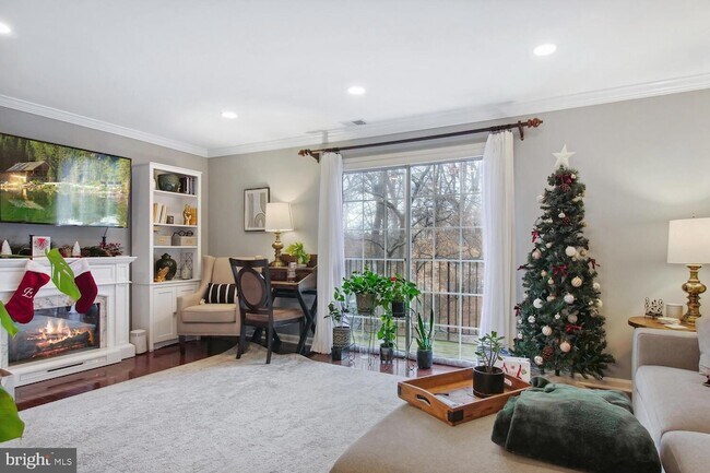 Building Photo - 6301 Fenestra Ct