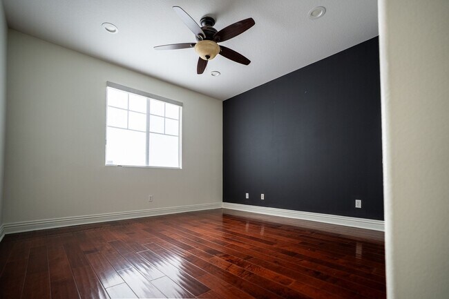 Building Photo - Exceptional estate Located In the highly desirable College Park Community.