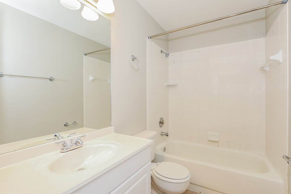 Building Photo - 428 Lakeside Cir