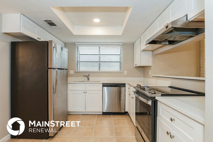 Building Photo - 7297 W Shaw Butte Dr