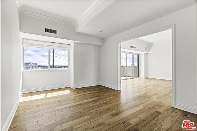 Building Photo - 1155 N La Cienega Blvd