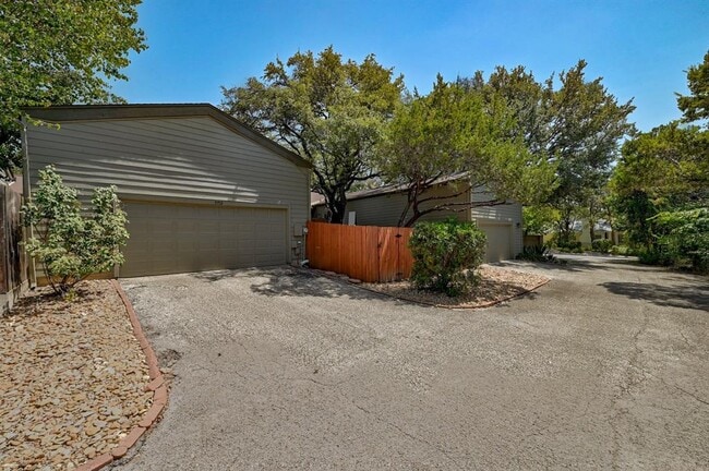 Building Photo - 5703 Eagle Cliff