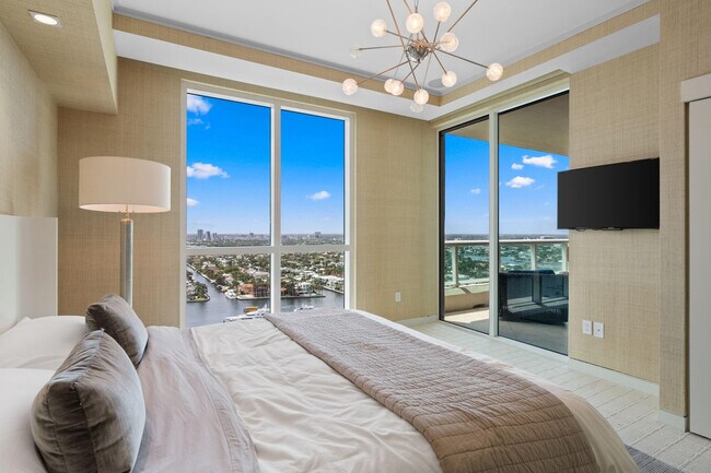 Building Photo - 101 S Fort Lauderdale Beach Blvd