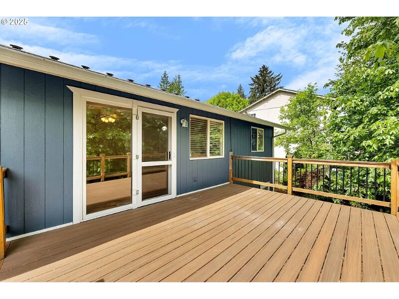 Building Photo - 1320 NW Maple Ln