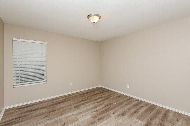 Building Photo - 1924 Kittredge Way