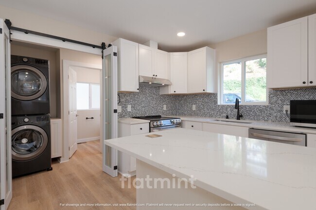 Building Photo - 6850 S 133rd St