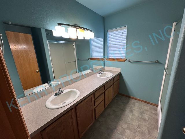 Building Photo - Charming 3-Bed Oasis with 2.5 Baths in Sandy, OR – Spacious 1,542 Sq Ft Gem on Jade Glen Ave!