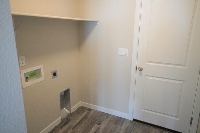 Building Photo - 3067 N Greengate Way