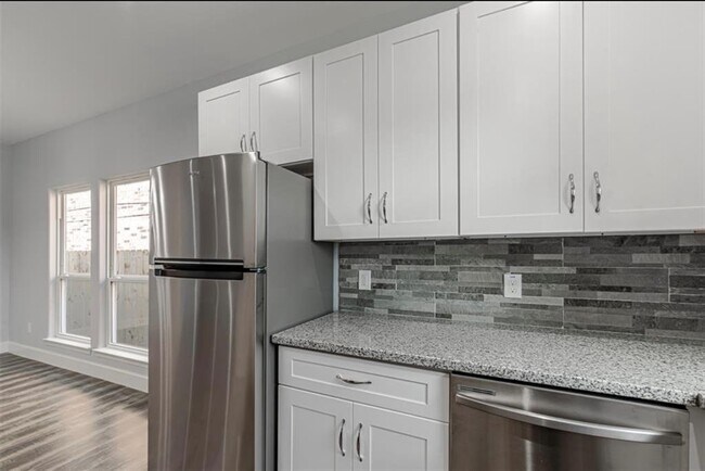 Building Photo - 8204 Moon Beam St