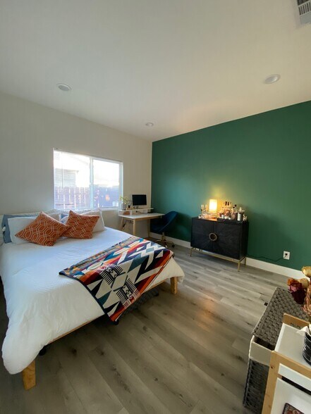 Building Photo - 13115 Siemon Ave