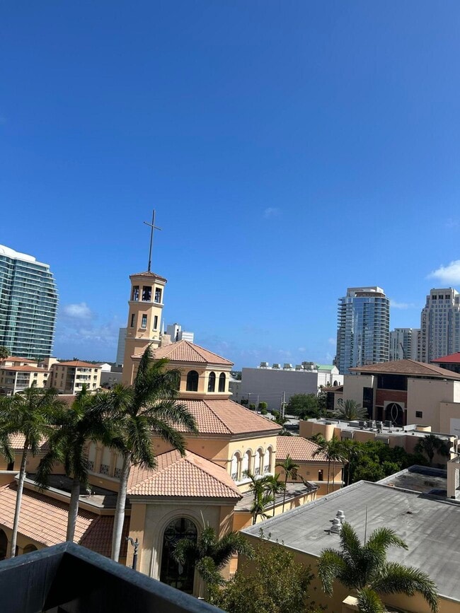 Building Photo - 801 S Olive Ave