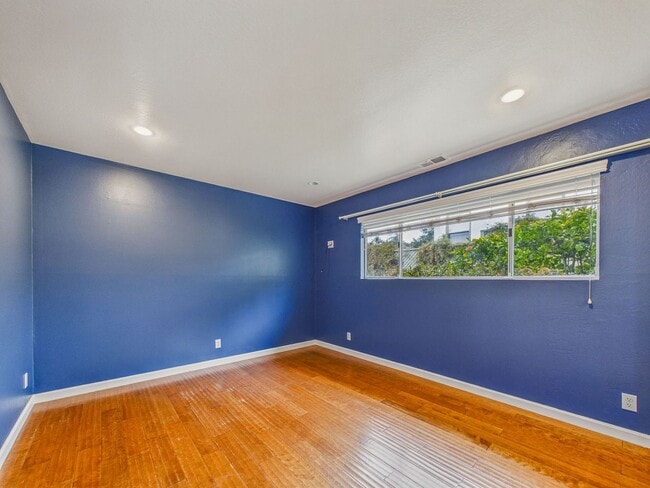 Building Photo - Immaculate Menlo Park house for rent now! $9,100