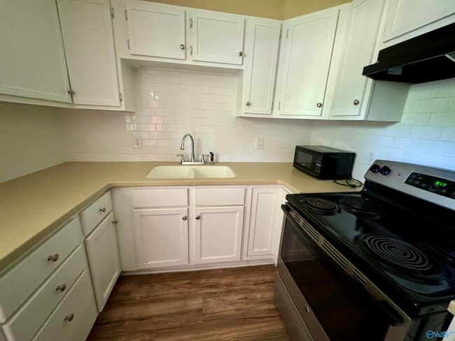 Building Photo - 3508 Spruce Ave SW