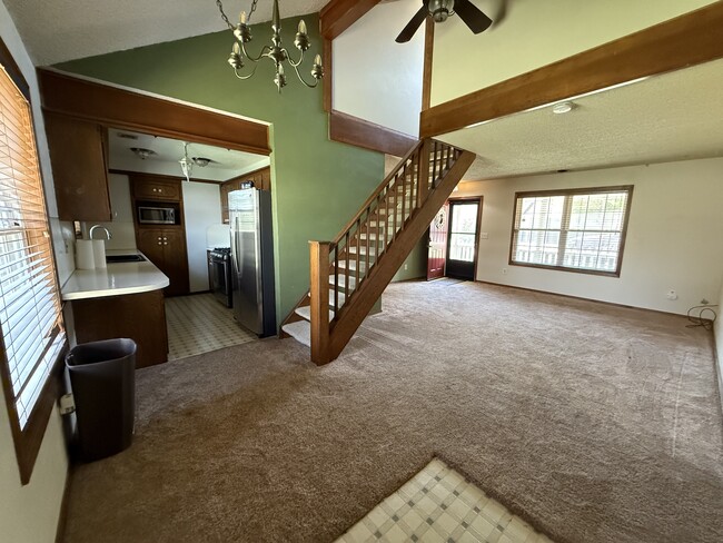 Building Photo - 2208 Timbercrest Dr