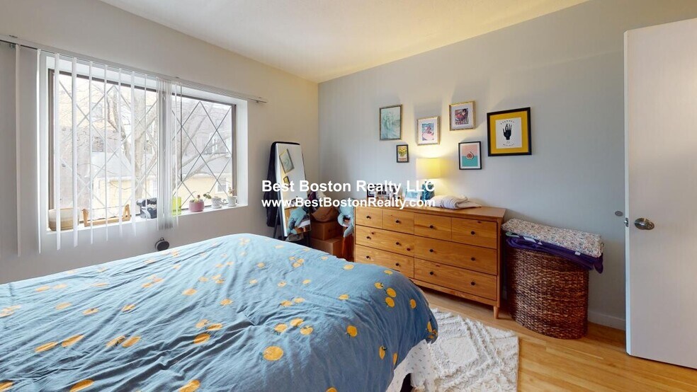 Building Photo - 19 Central St