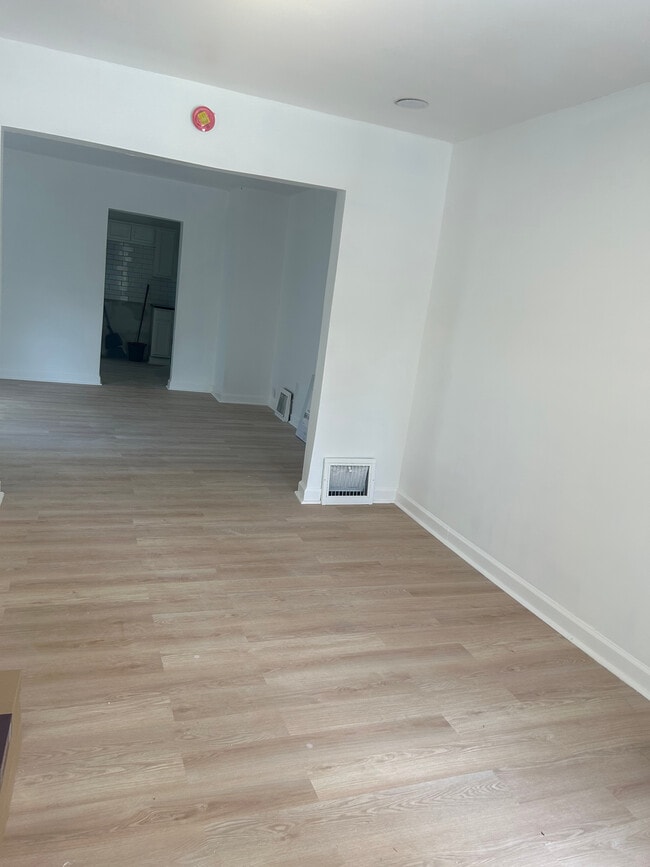 Building Photo - 4112 Park Ave