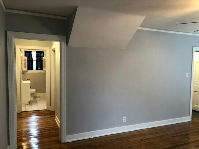 Building Photo - 2 N Carlen St