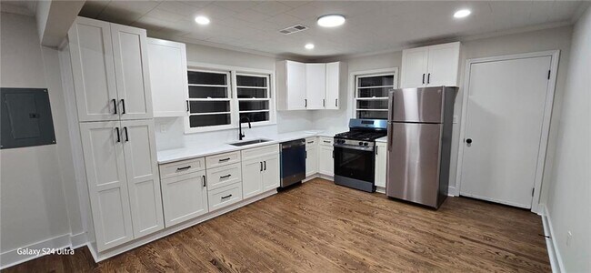 Building Photo - 1121 Harbins Rd