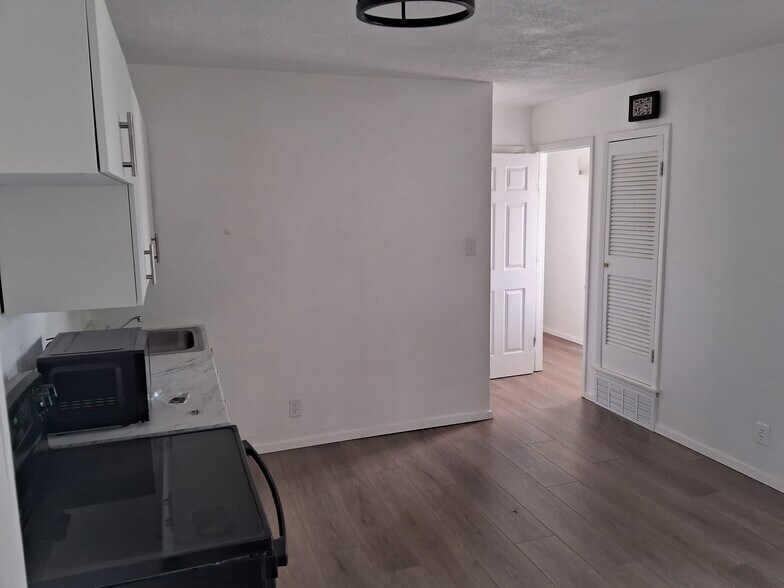 Building Photo - 207 Arnett Dr