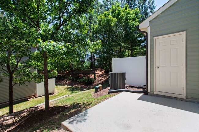 Building Photo - 117 Holly Berry Ln