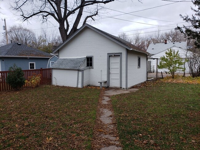 Building Photo - Beautiful 4 bedroom in Mac Groveland area