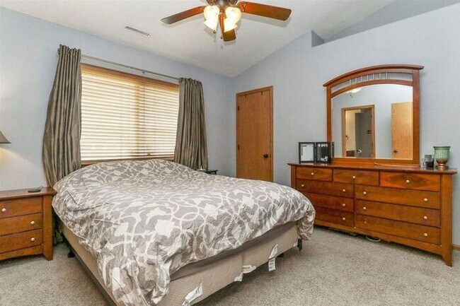 Building Photo - $1,650 | 3 Bedroom, 2.5 Bathroom TOWN HOME | NO PETS | Available for August 1st, 2026 Move In!