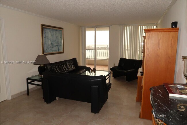 Building Photo - 555 NE 15th St