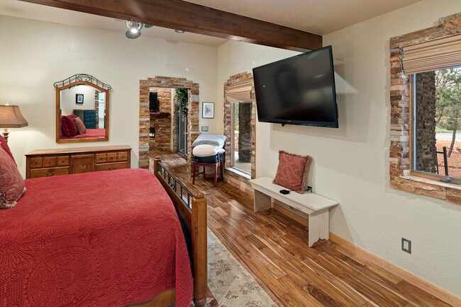 Building Photo - FURNISHED 6-12 MONTH LEASE - WEST SEDONA -...