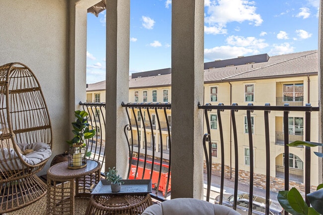 Building Photo - 328 Vin Almoradi Ct