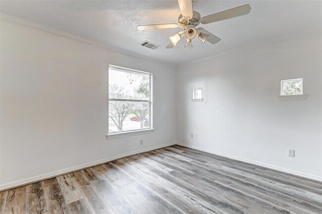Building Photo - 14527-14527 Clipper Cir Dr