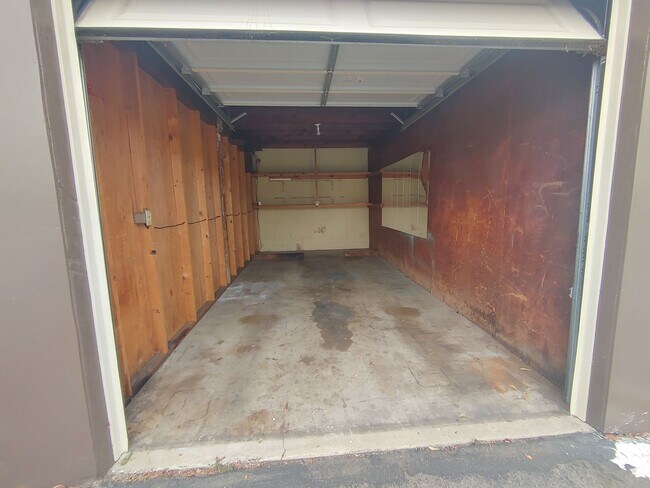 Building Photo - 11014 Paloma Ave