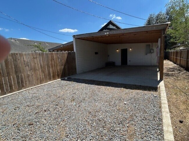 Building Photo - 2120 Datepalm Ave