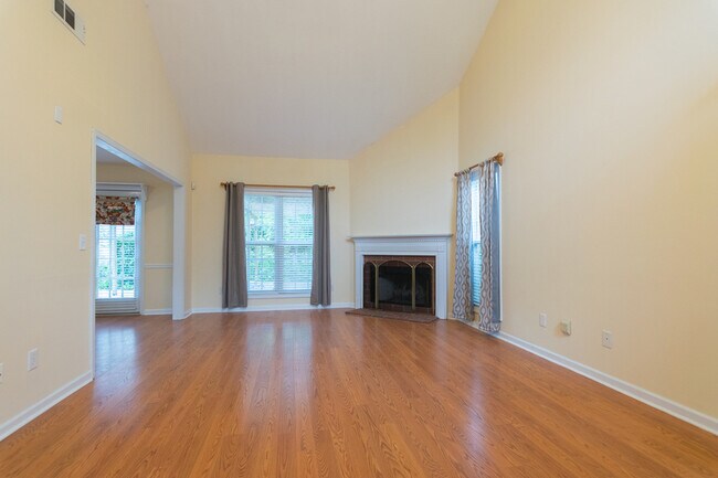 Building Photo - 340 Bedford Dr