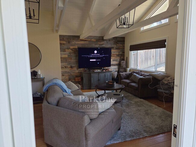 Building Photo - Charming Home with Detached Office in Lafayette Saranap