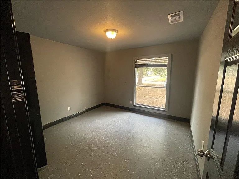 Building Photo - 1947 Yale Ave