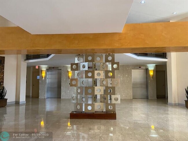 Building Photo - 400 Leslie Dr