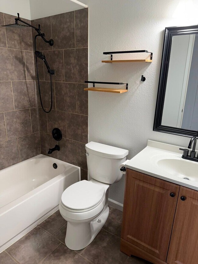 Building Photo - 5310-5312 Wallaby Way