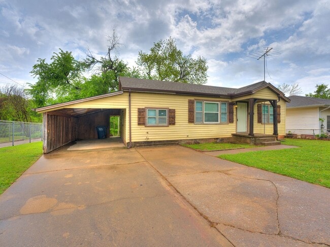 Building Photo - 3 Bedroom 1 Bath Home in Shawnee!
