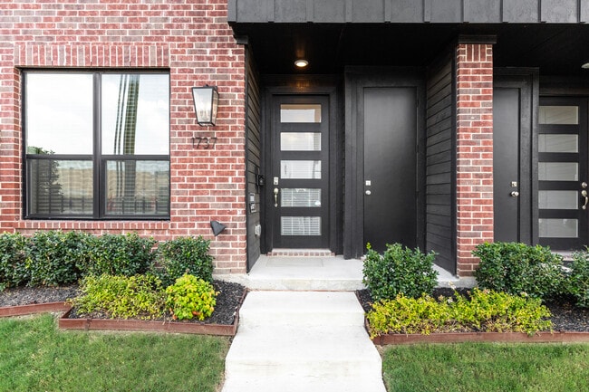 Building Photo - 1737 W Cantey St