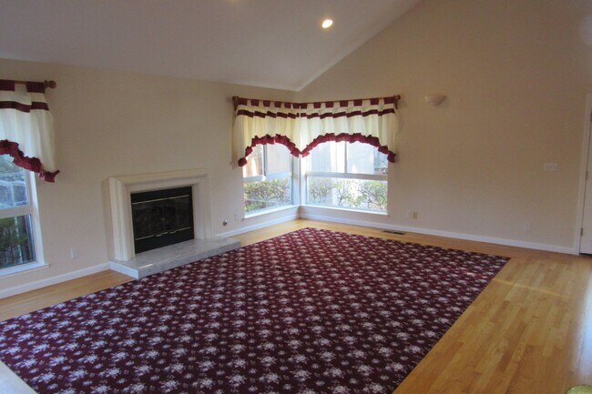 Building Photo - Gorgeous Custom Pleasanton Home in Great Location