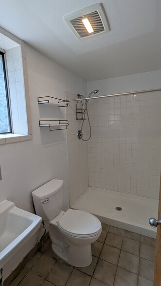 Bathroom - 39 Robertson Ave
