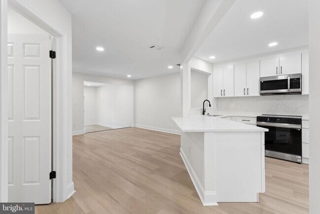Building Photo - 911 Chanticleer