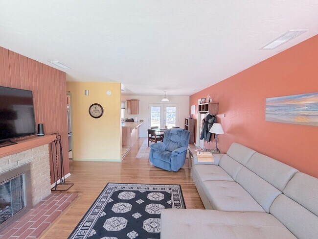 Building Photo - Charming 3 Bedroom, 2 Bathroom NE ABQ Home. Refrigerated Air! Spacious backyard. Near Uptown